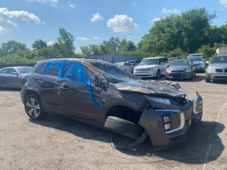 2020 Mitsubishi Outlander Sport 2.0 ES AWC - Exterior Front Right Corner Image
